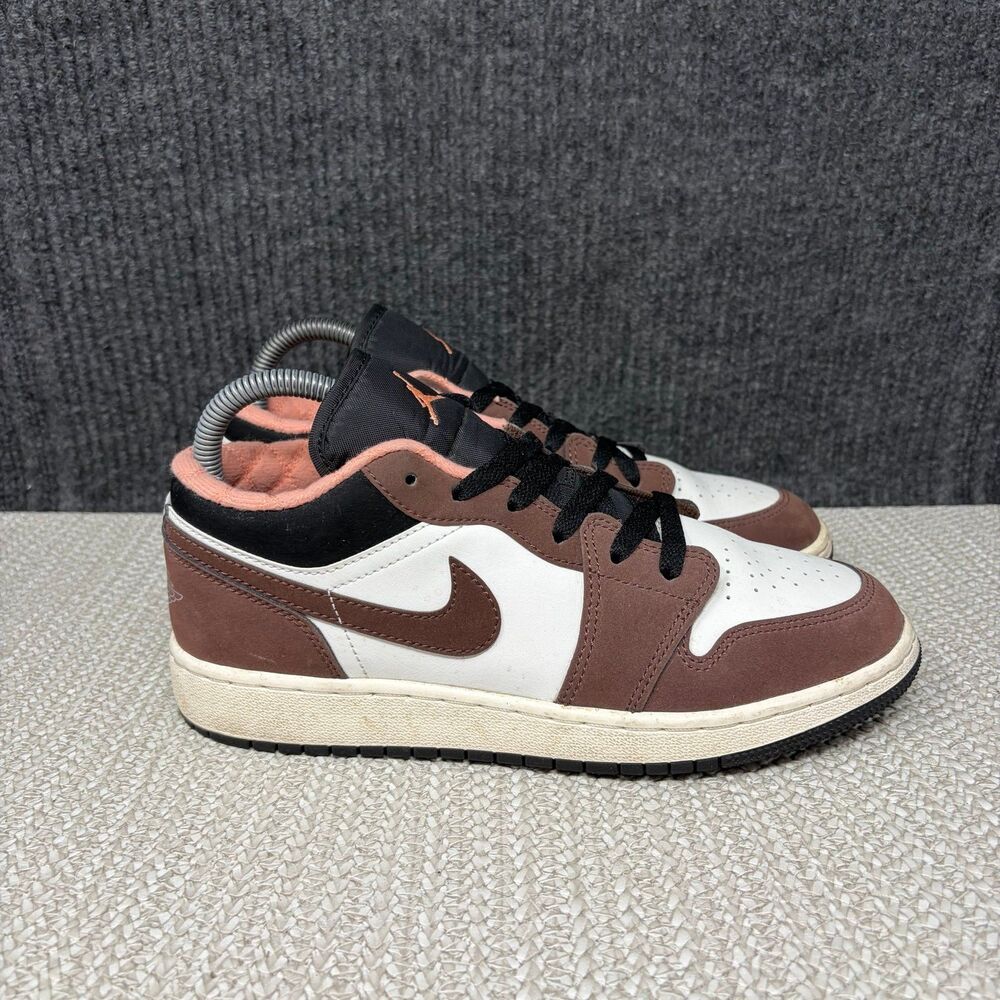 Nike Air Jordan 1 Low Mocha Light Chocolate Crimson Bliss Women’s 7.5 DM0589-200